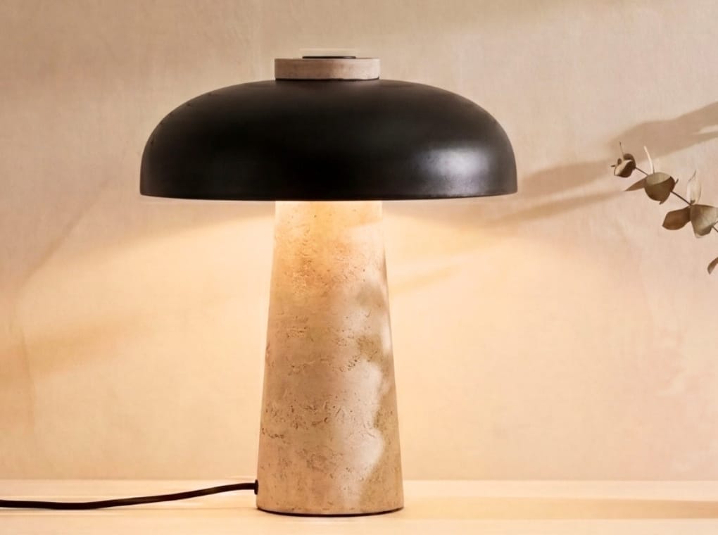 Lámpara sobremesa acero negro y mármol porcelánico