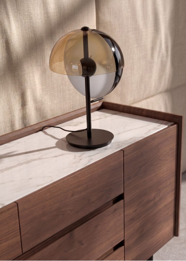 Lampe de table en verre fumé ambre et acier noir et blanc avec base en acier noir