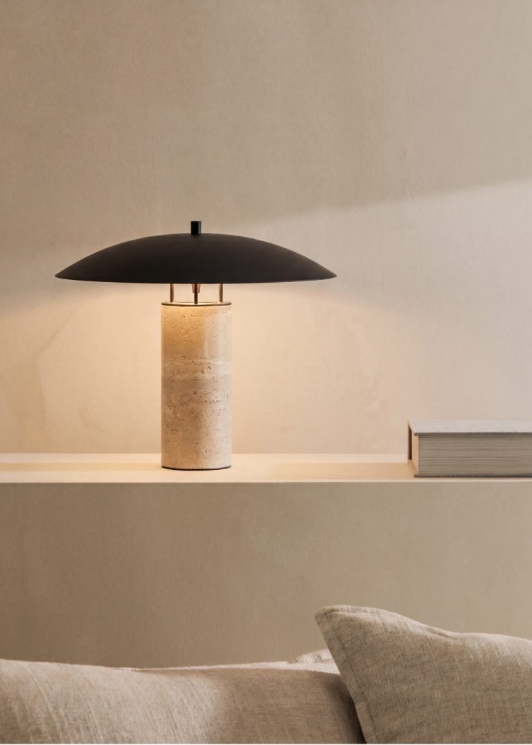 Lámpara sobremesa acero negro y mármol porcelánico
