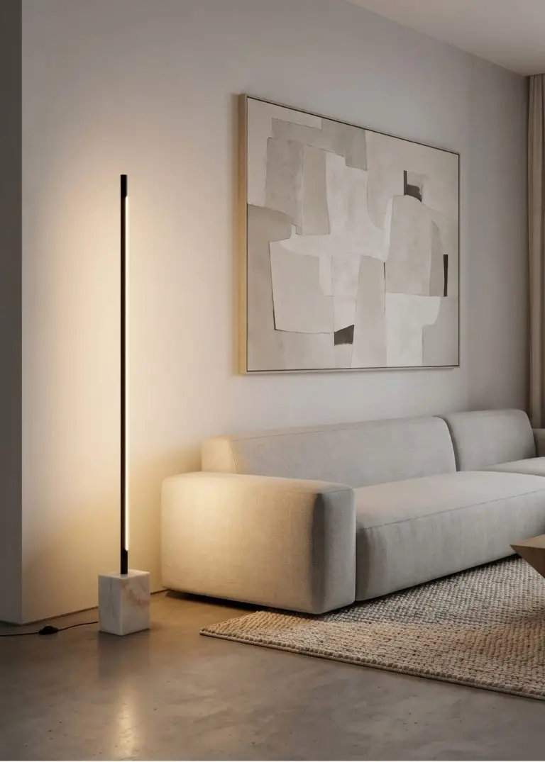 Lampe sur pied en acier noir avec base en marbre porcelainique